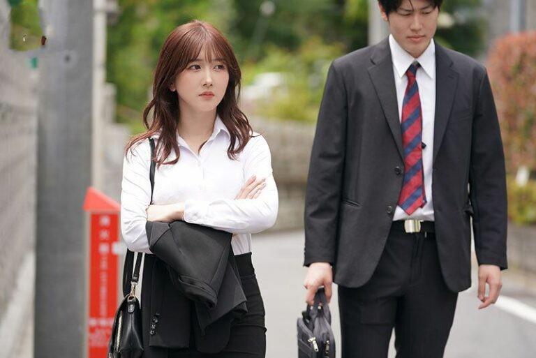 Cô nàng đồng nghiệp khó tính xinh đẹp của tôi là gái gọi lúc nữa đêm